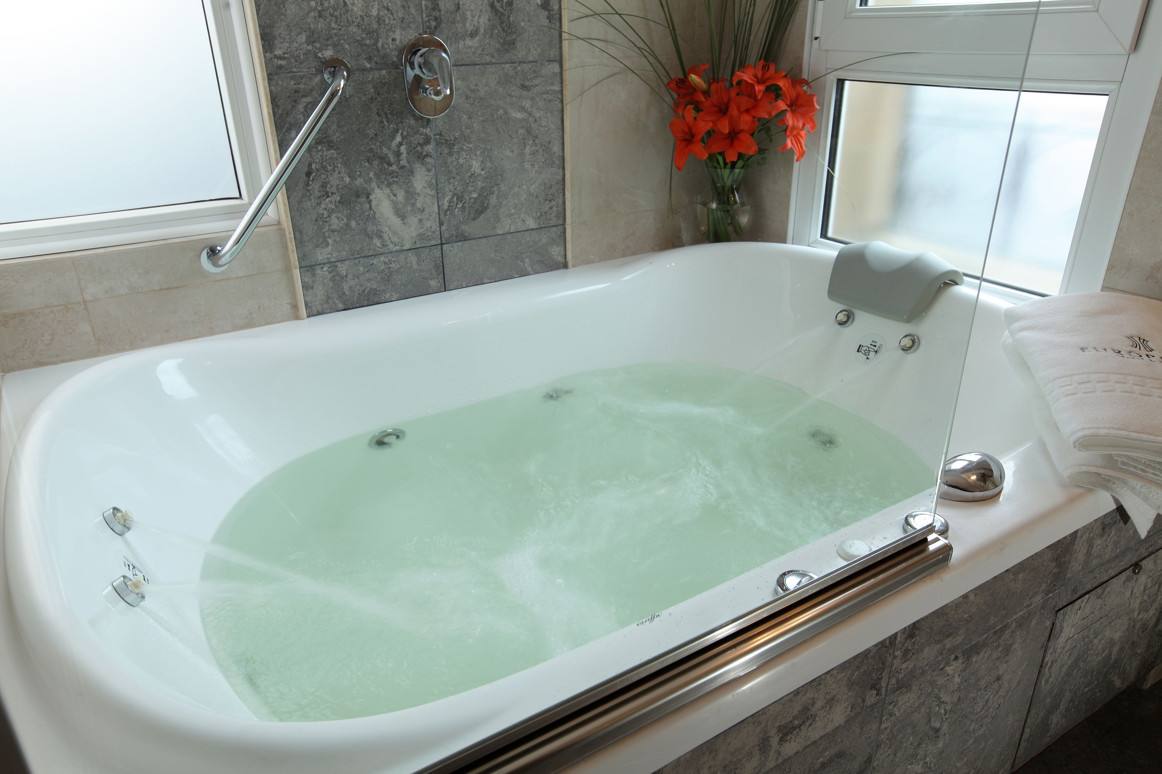suite, 1 double bed | deep-soaking bathtub
