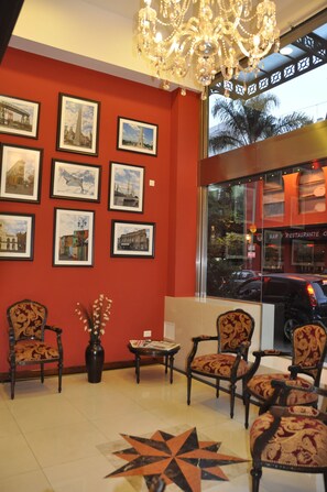 Lobby sitting area - Europlaza Hotel & Suites (Buenos Aires)
