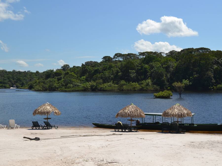 Private beach, white sand, sun loungers, beach towels