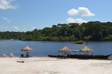Private beach, white sand, sun loungers, beach towels