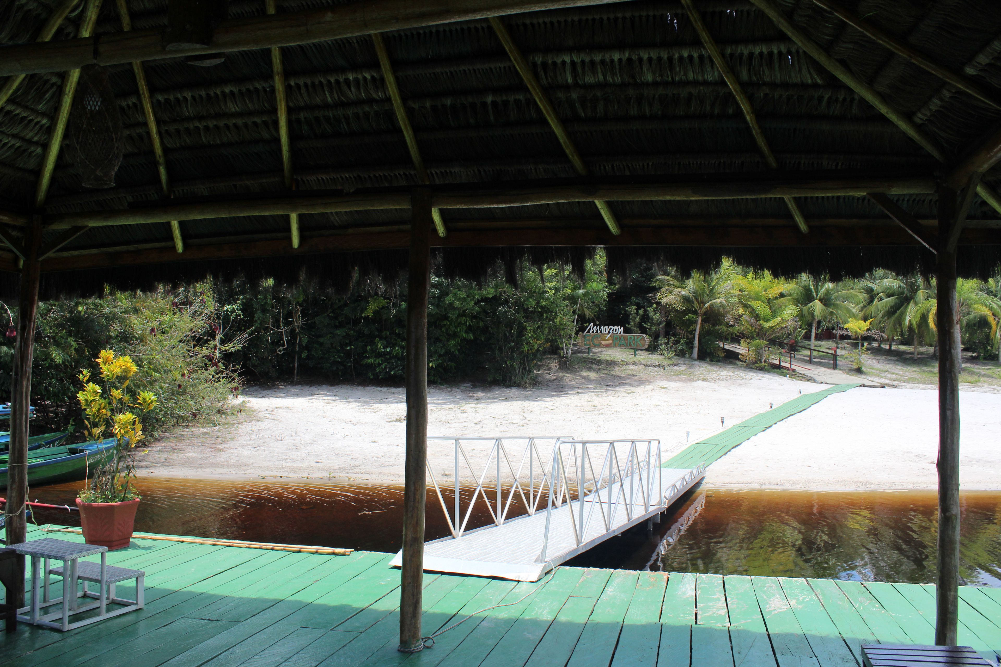 Pintu masuk properti