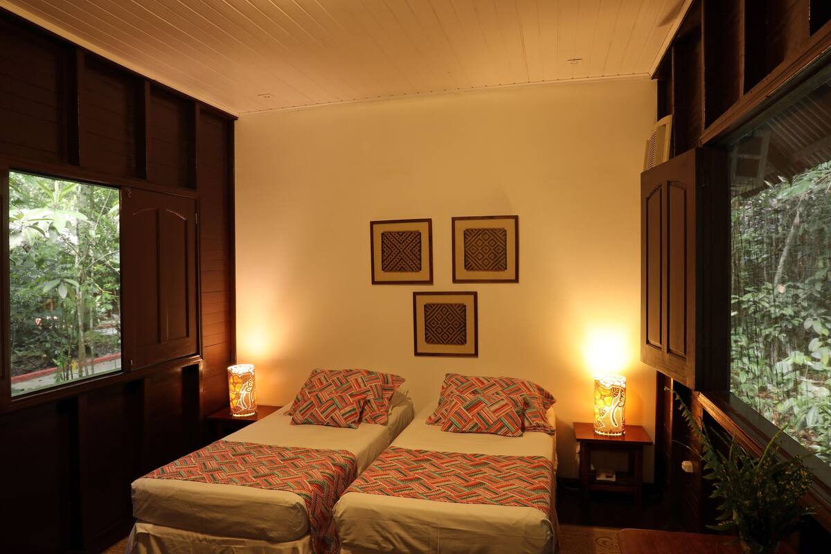 Traditional Cabin, 1 Double or 2 Single Beds