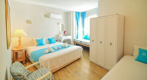 Premium bedding, Select Comfort beds, free minibar items, in-room safe - Bedirhan Konak Otel (Cesme)
