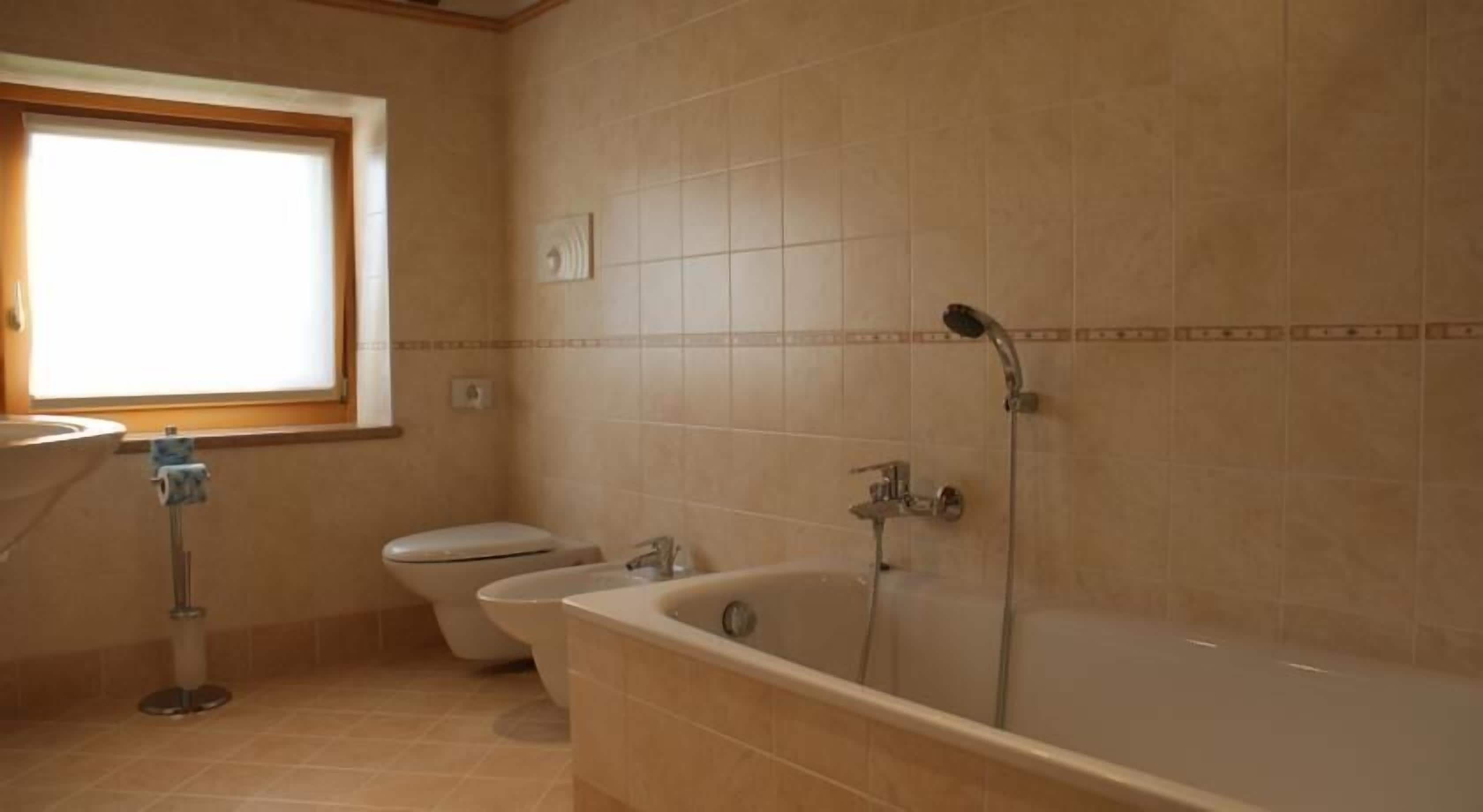 quadruple room | bathroom | shower, free toiletries, hair dryer, bidet