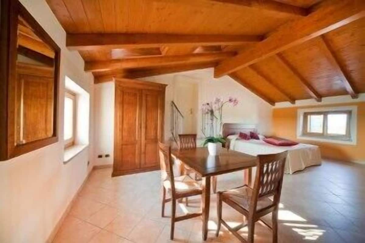 quadruple room | in-room dining