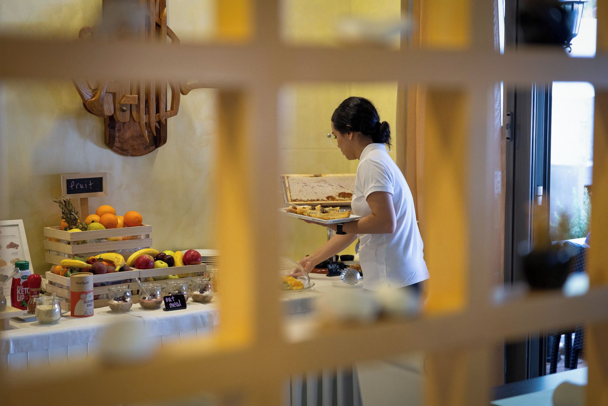 breakfast, lunch, dinner served; sea views