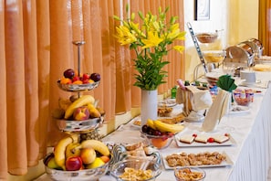 Free daily buffet breakfast