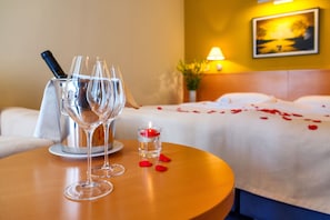 Suite panorámica | Minibar, caja fuerte, escritorio y sistema de insonorización