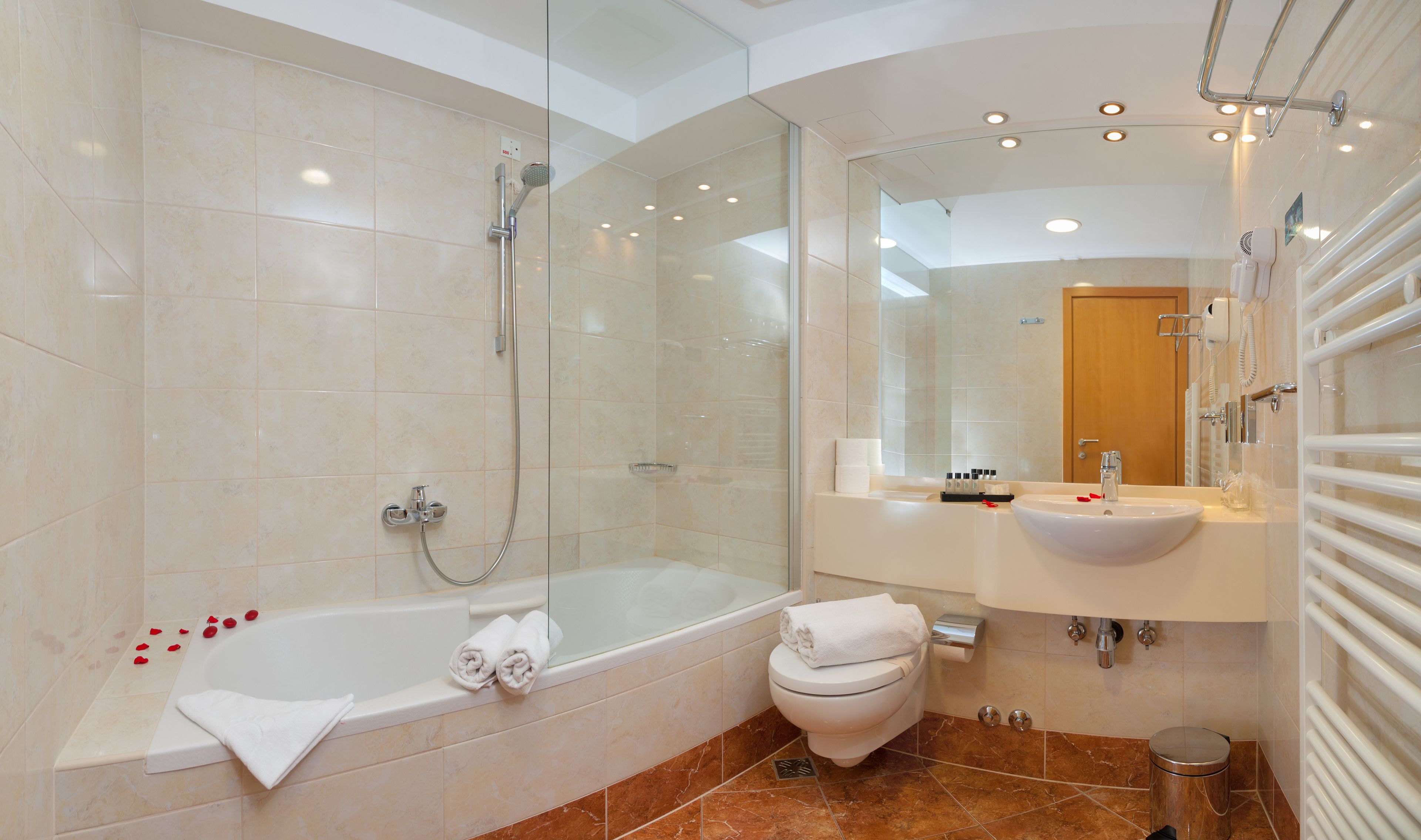 deep-soaking bathtub, free toiletries, hair dryer, towels