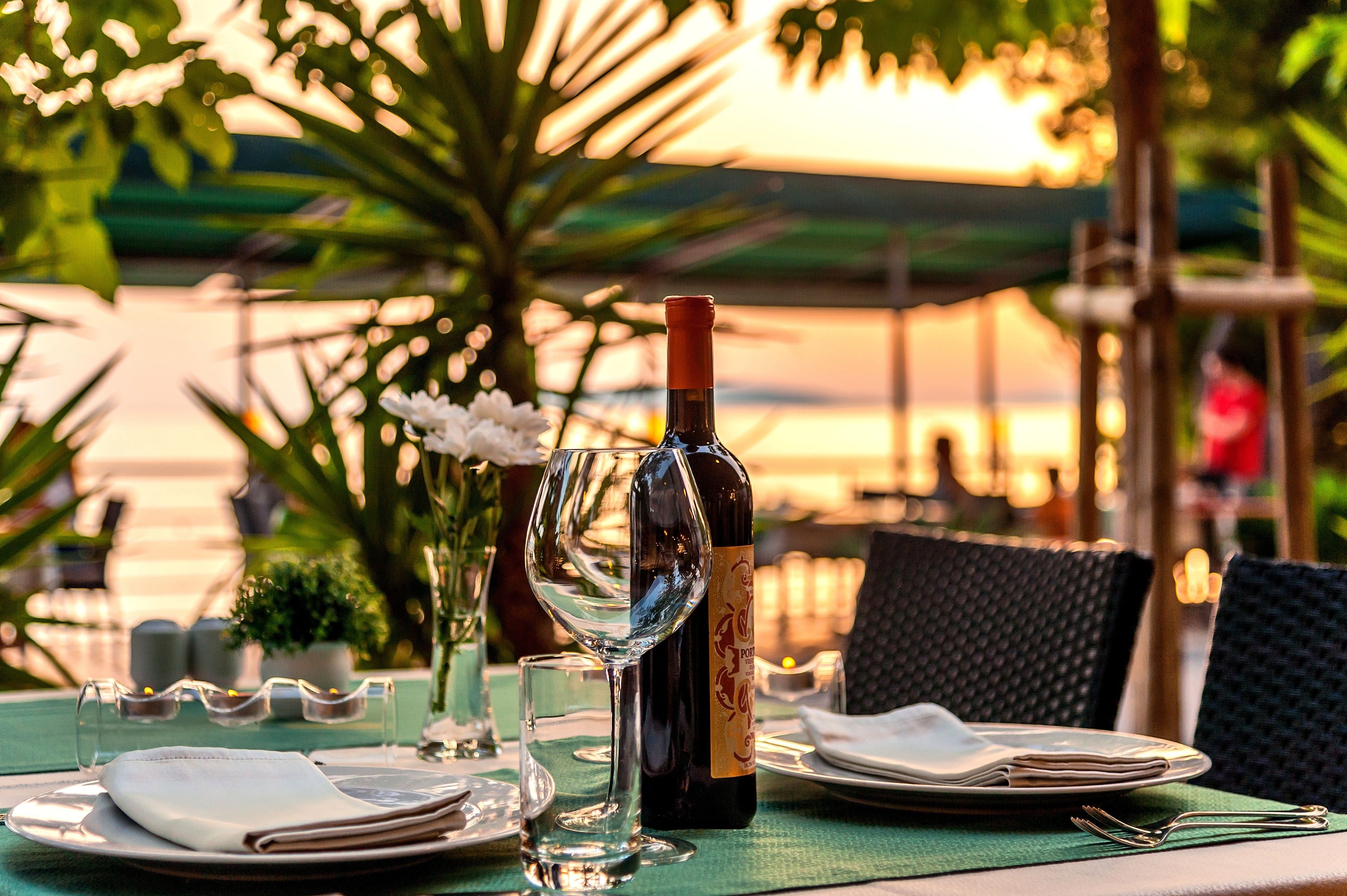 Petit déjeuner, déjeuner et dîner servis sur place, vue sur la mer