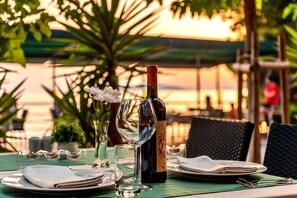 Breakfast, lunch and dinner served - Hotel Saudade (Gradac)