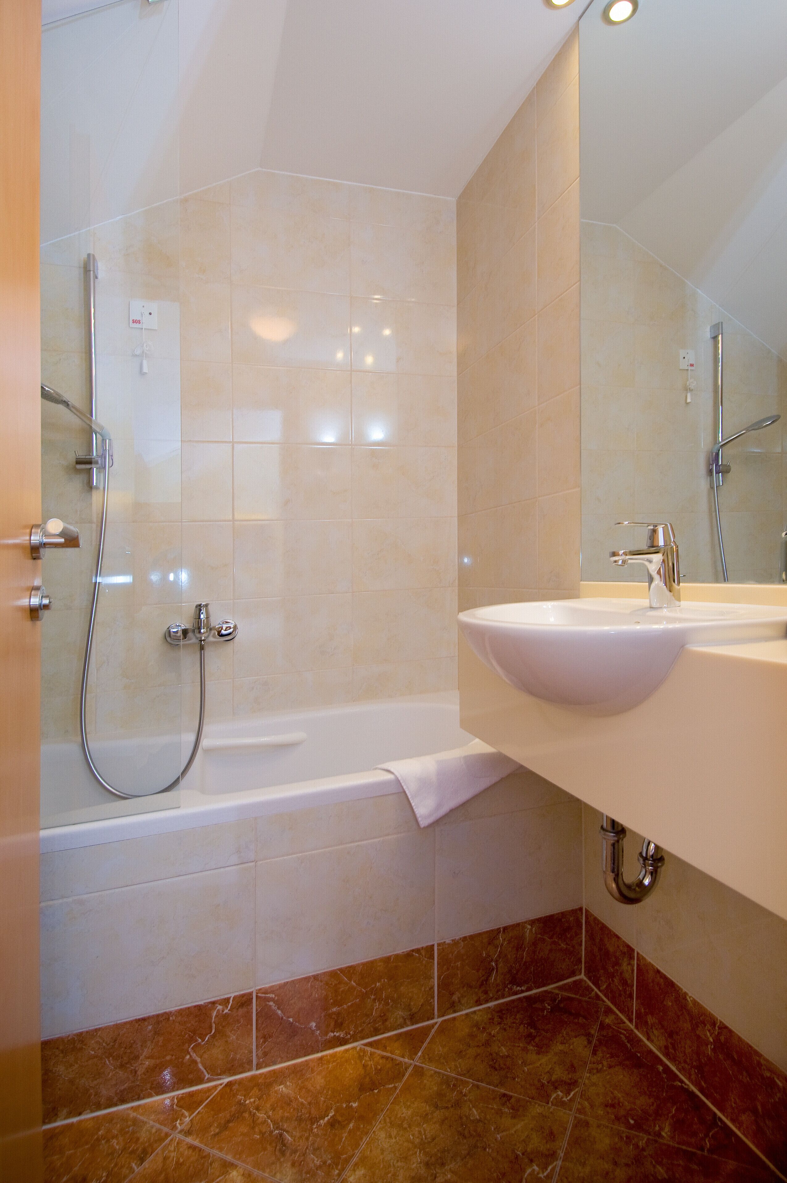 deep-soaking bathtub, free toiletries, hair dryer, towels