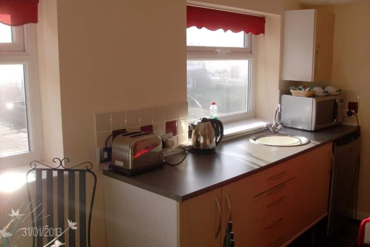 coffee/tea maker, electric kettle, high chair, cookware/dishes/utensils