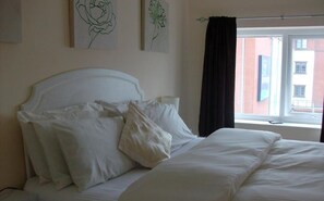Apartment, 2 Bedrooms (2 adultes and 2 children) | Premium bedding, Select Comfort beds, iron/ironing board, free WiFi
