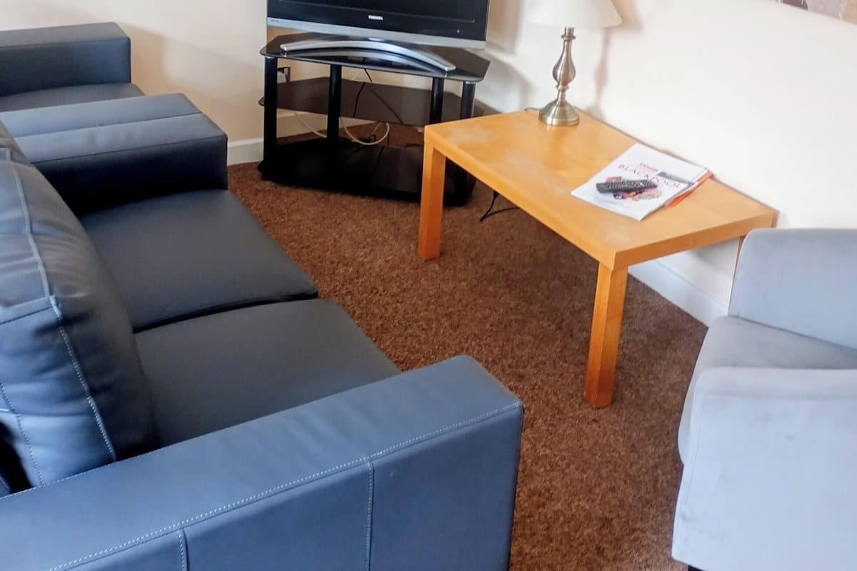 Una televisión de pantalla plana