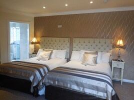 Egyptian cotton sheets, premium bedding, pillowtop beds, desk