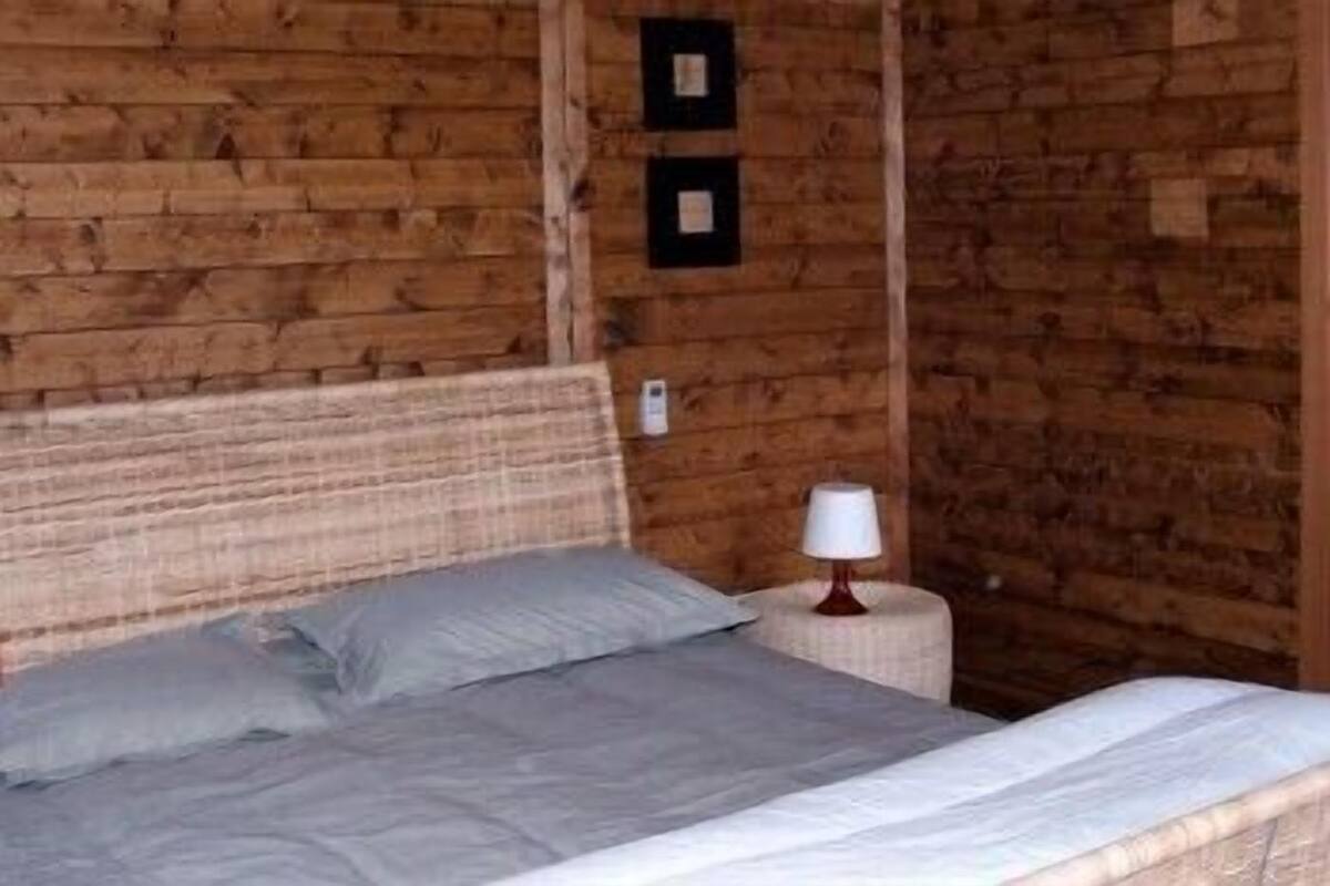 Bungalow | Cots/infant beds, rollaway beds, bed sheets
