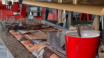 Daily continental breakfast (EUR 12 per person)
