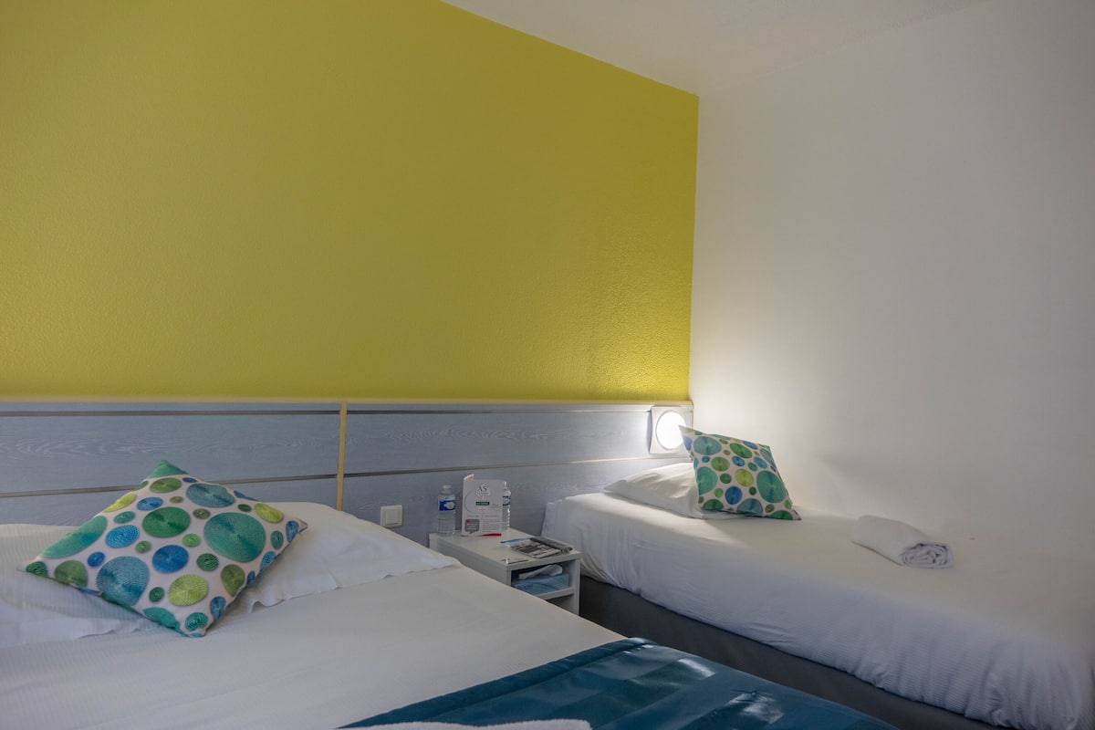Chambre Classique avec lits jumeaux | Bureau, chambres insonorisées, lits bébé (en supplément), Wi-Fi gratuit