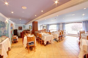 Breakfast, lunch, dinner served; Modern European cuisine 