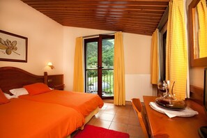 Twin Room, Balcony