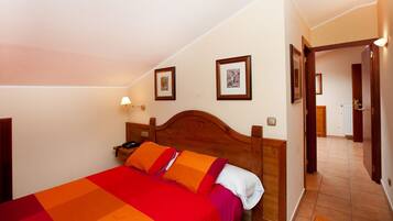 Quadruple Room, Balcony | Room service – dining