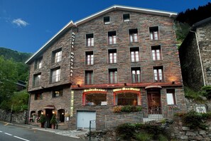 Front of property - Hotel Montane (Arinsal)