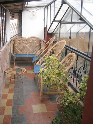 Hiên