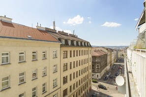 View from room - Kriehubergasse by Welcome2Vienna (Vienna)