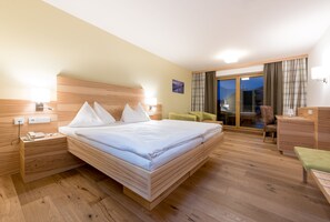 ห้องจูเนียร์สวีท, ร ะเบียง | ตู้นิรภัยในห้องพัก, โต๊ะทำงาน, เปลนอนเด็กแบบพกพา, Wi-Fi ฟรี