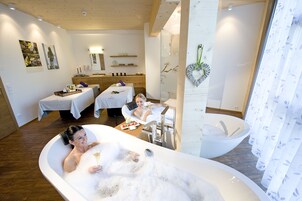 Un sauna, tratamientos corporales, aromaterapia