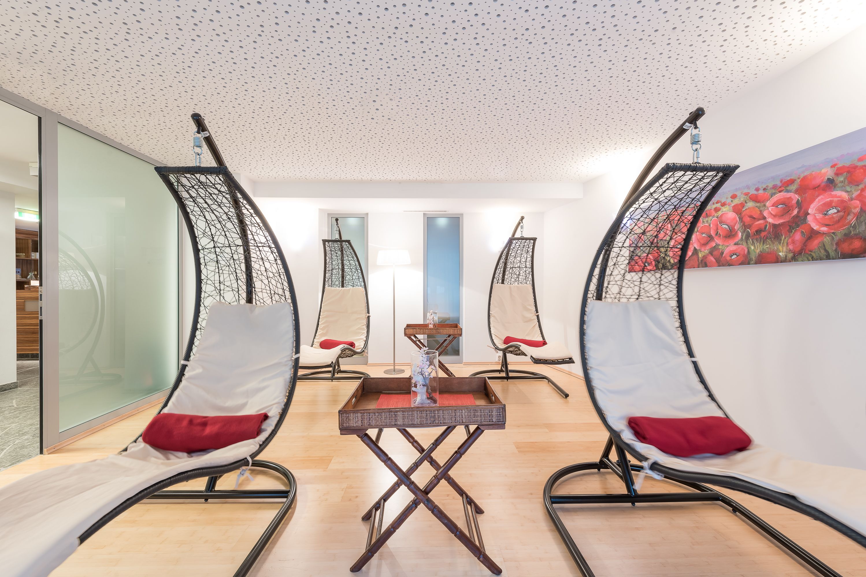 sauna, body treatments, aromatherapy, hot stone massages, thai massages