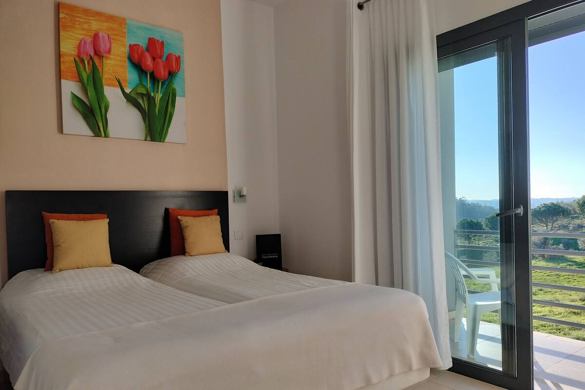Egyptian cotton sheets, premium bedding, Select Comfort beds, minibar