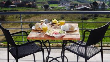 Free daily continental breakfast