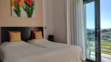 Egyptian cotton sheets, premium bedding, Select Comfort beds, minibar