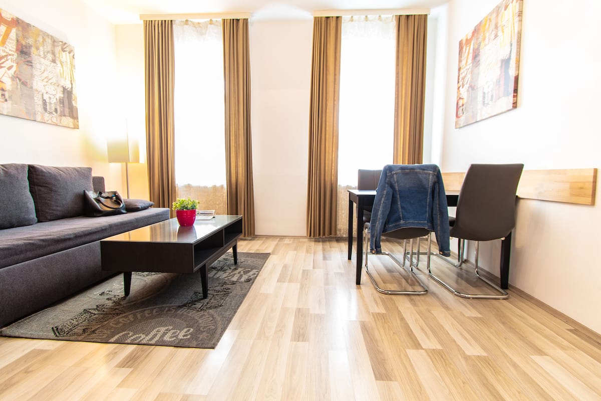 Comfort Apartment | Living area | 32-inch flat-screen TV with cable channels, TV