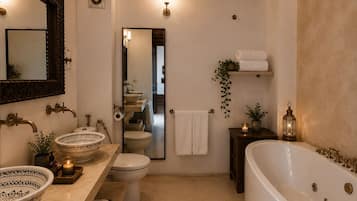 Deluxe kamer (Jacuzzi) | Luxe beddengoed, een bureau, gratis babybedden, gratis wifi