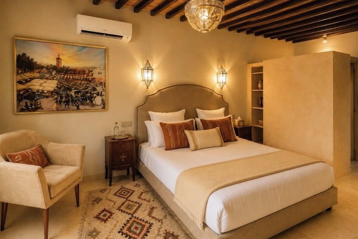 Deluxe Room (Jacuzzi) | Premium bedding, desk, cribs (free), WiFi (free)