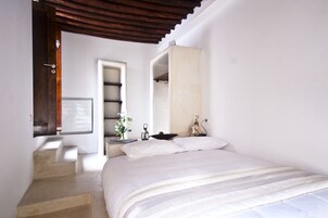 Ropa de cama de alta calidad, escritorio, cunas gratuitas y wifi gratis 