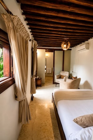 Deluxe Room (Jacuzzi) | Premium bedding, desk, free cribs/infant beds, free WiFi