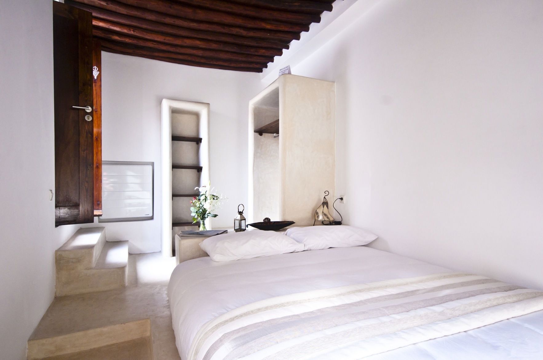 Ropa de cama de alta calidad, escritorio, cunas gratuitas y wifi gratis 
