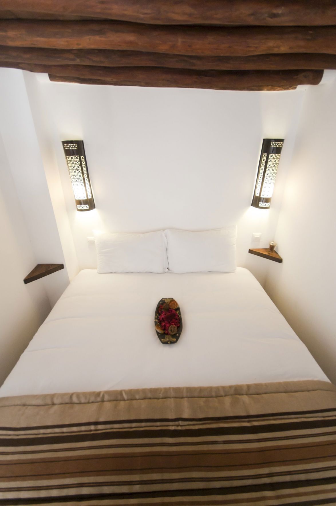 Ropa de cama de alta calidad, escritorio, cunas gratuitas y wifi gratis 