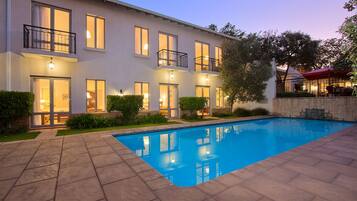 Outdoor pool, pool loungers