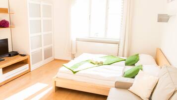 Standard Apartment | Iron/ironing board, free cots/infant beds, free WiFi, bed sheets