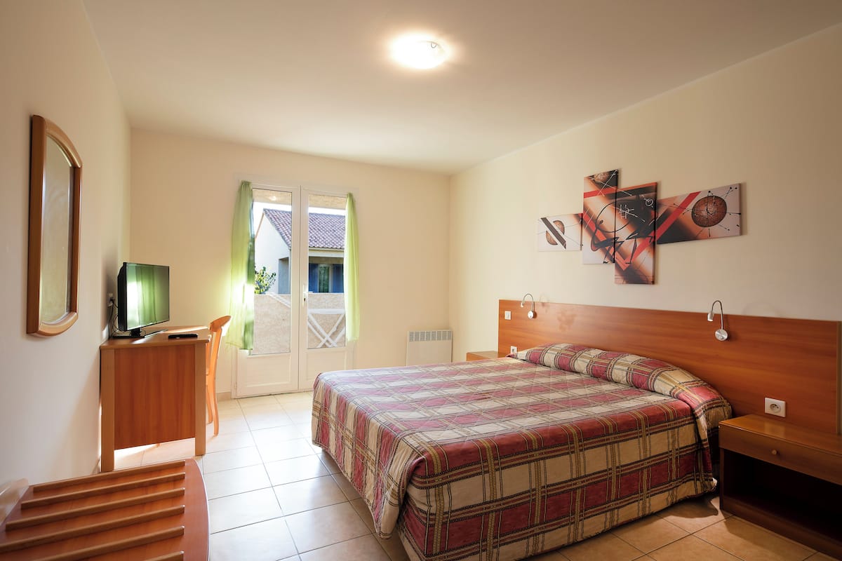 Minibar, bureau, Wi-Fi gratuit, draps fournis