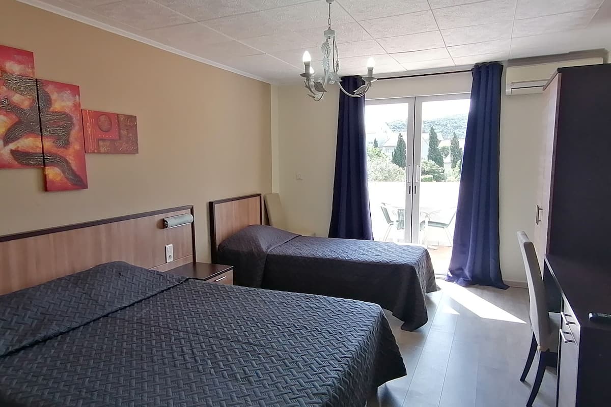 Standard Triple Room, Ensuite (Triple) | 1 bedroom, minibar, desk, free WiFi
