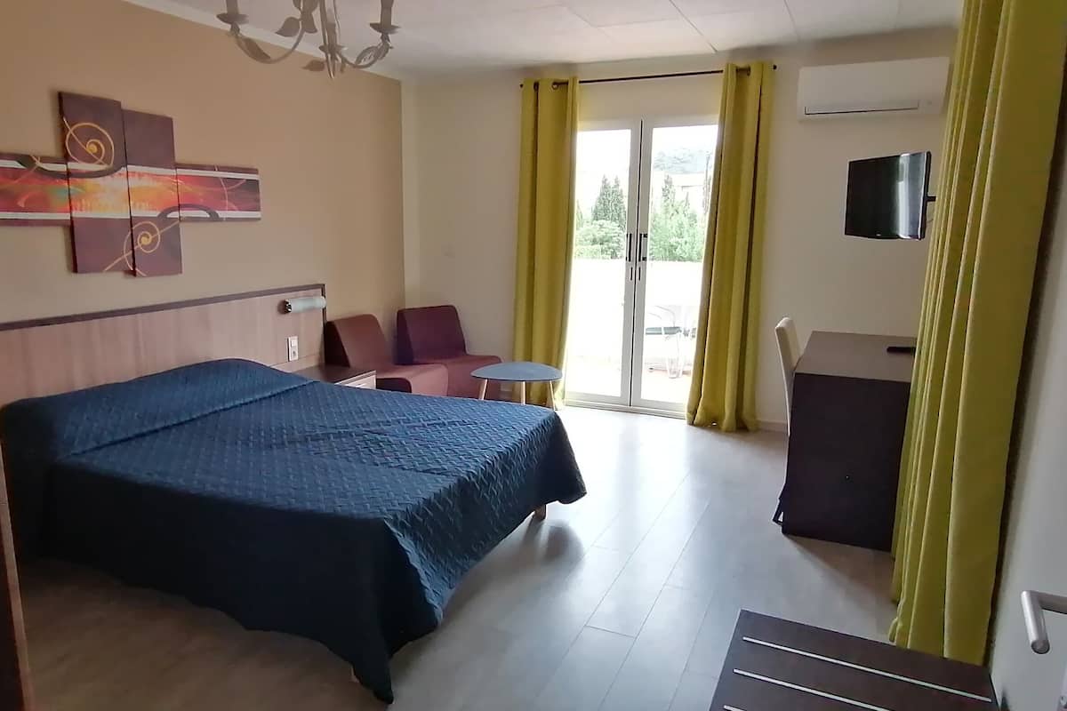 Superior Double Room, Ensuite (Double Sup) | 1 bedroom, minibar, desk, free WiFi