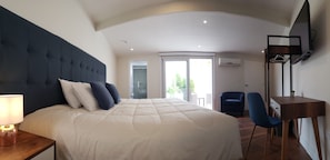 Junior Studio Suite, Terrace | Pemandangan dari bilik