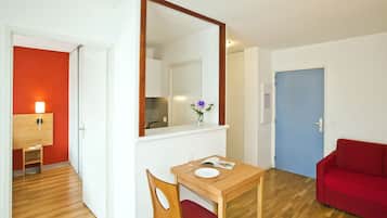 Apartment, 1 Bedroom | Dapur peribadi | Peti sejuk, ketuhar gelombang mikro, dapur