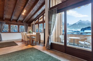 Panoramic Penthouse, 4 Bedrooms, Balcony, Mountain View | In-room dining